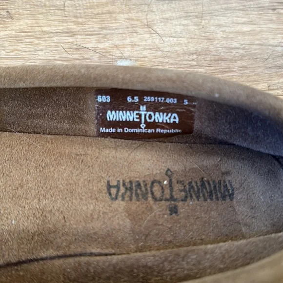 Women’s minnitonka moccasins size 6.5 - Picture 3 of 5